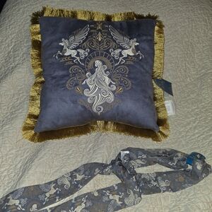 Harry Potter France Elegant Pillow And Headband Mythical Beasts